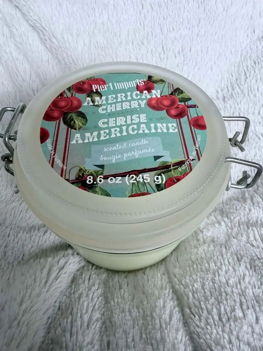 Rare Pier 1 Imports American Cherry scented candle8.6 oz glass jar with a latch